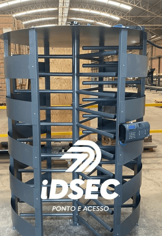 Profissional iDSEC trabalhando